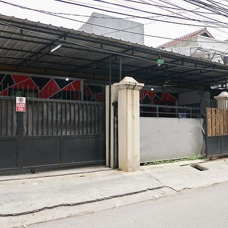 Cosmo Tanjung Duren Mitra Reddoorz Jakarta Bagian luar foto