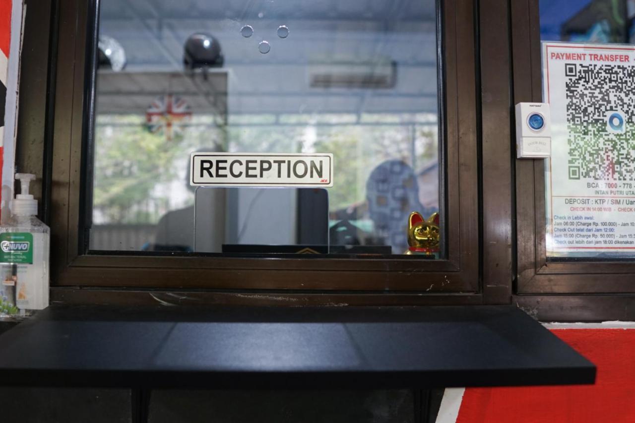 Cosmo Tanjung Duren Mitra Reddoorz Jakarta Bagian luar foto