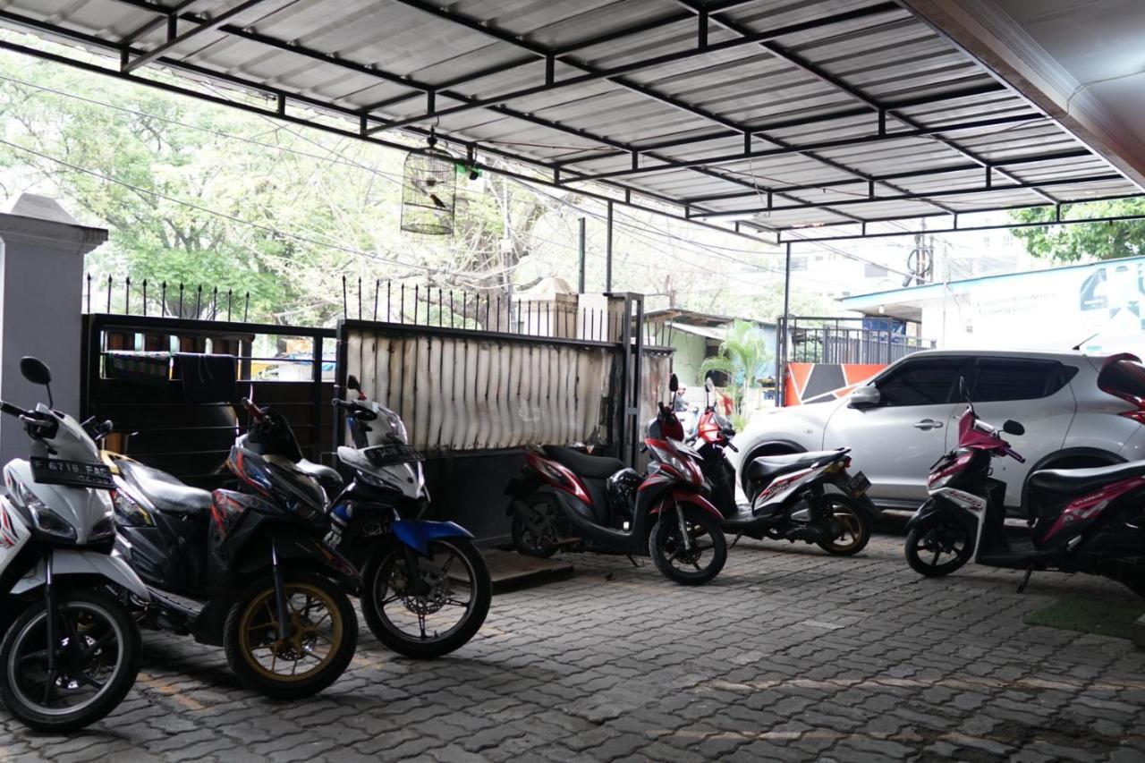 Cosmo Tanjung Duren Mitra Reddoorz Jakarta Bagian luar foto