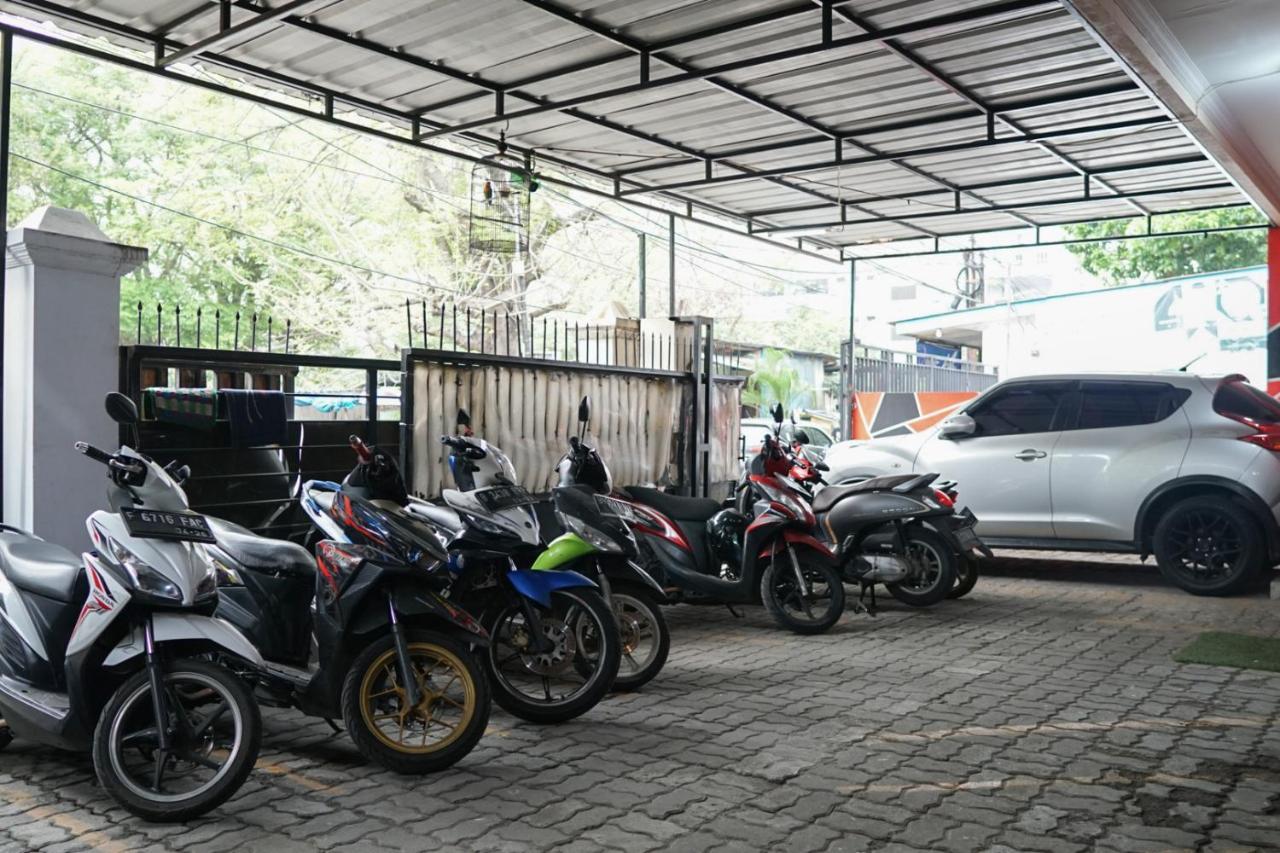 Cosmo Tanjung Duren Mitra Reddoorz Jakarta Bagian luar foto