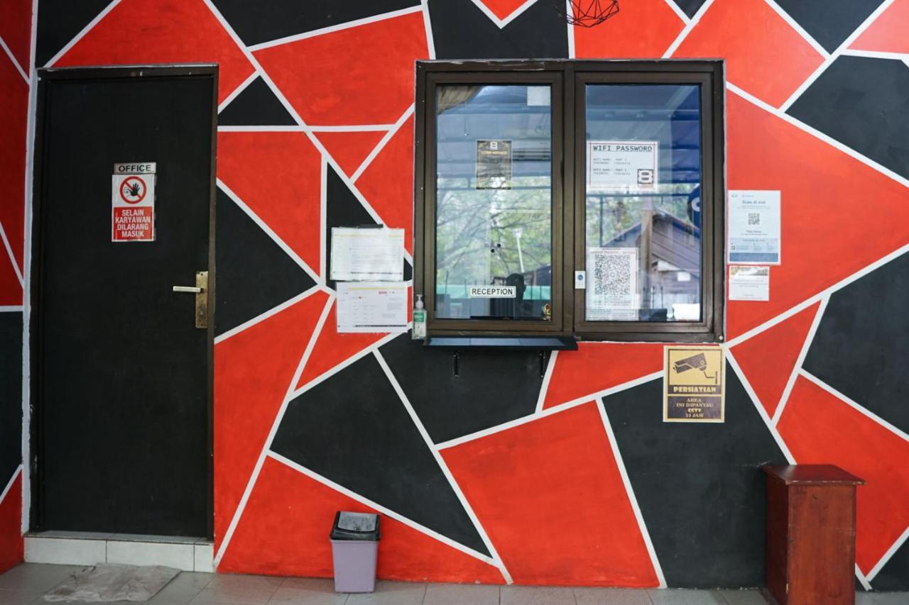 Cosmo Tanjung Duren Mitra Reddoorz Jakarta Bagian luar foto